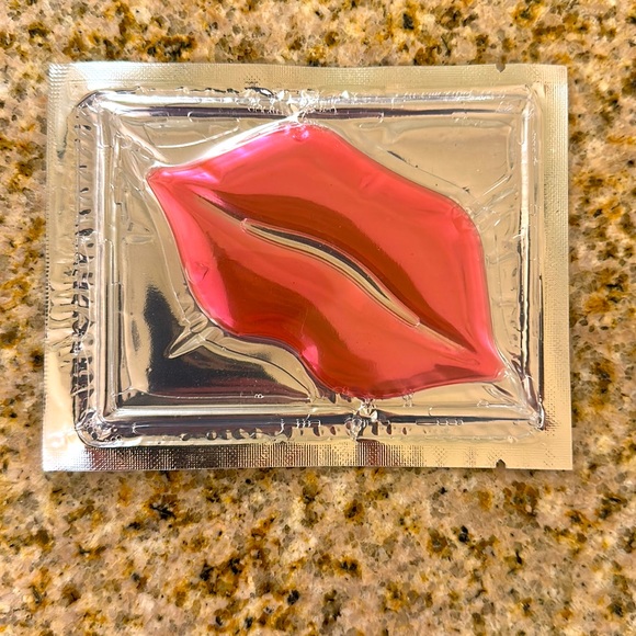 NEW💗SHE SHINES BRIGHTLY BRIGHTENING FACE MASK & COLLAGEN MOISTURIZING LIP MASK - Picture 5 of 6